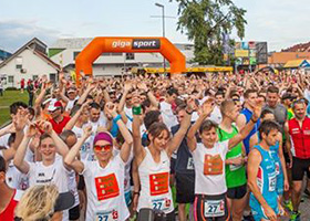 Marathon Menge von Läufern am Start